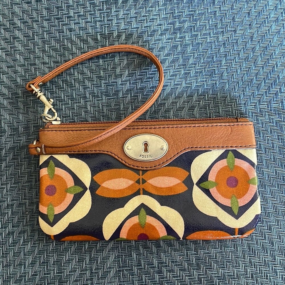 Fossil Key-Per Wristlet